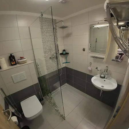 I&v - Adults Only 3* 比尔森